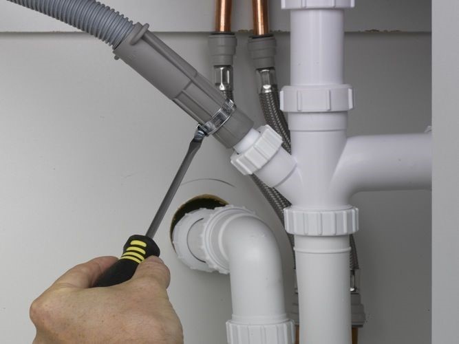 Connecting the drain pump during dishwasher installation